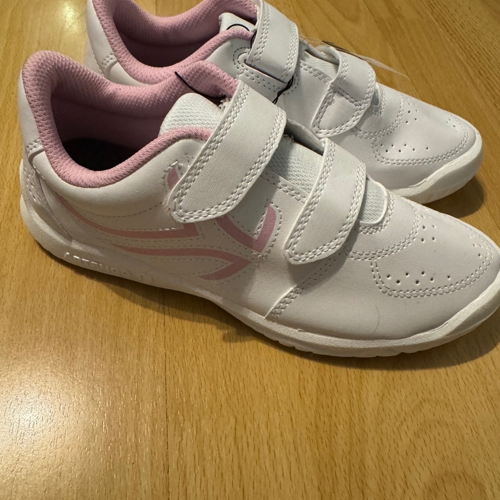 Decathlon girl sneaker white with pink interior size 3